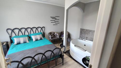 a bedroom with a bed and a sink in it at Darlar Loft in Deva
