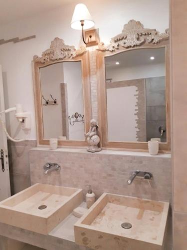 Photo de la galerie de l'établissement Peaceful Villa With Pool In Provence, à Belcodène