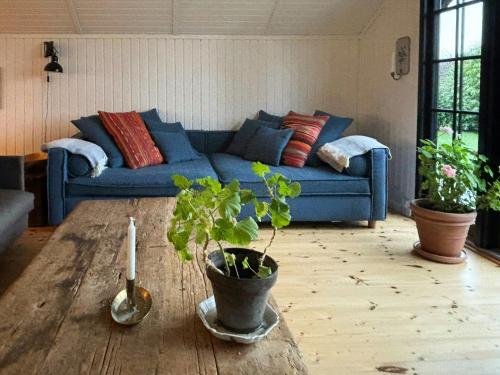 Ruang duduk di Modern Holiday Home With Views In Dronningmølle