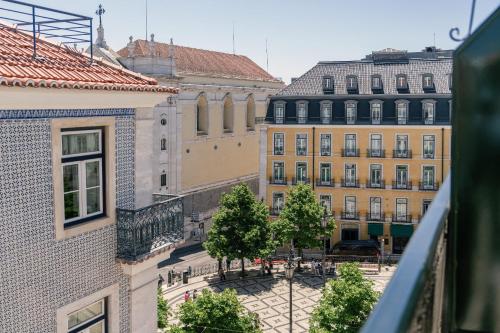 a view of a city with buildings and trees at Solar dos Poetas in Lisbon