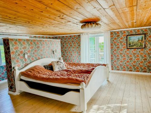 Postel nebo postele na pokoji v ubytování 1800S Holiday Home Near Åsnen And National Park