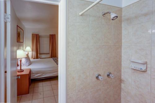 Koupelna v ubytování Green Seas Motel