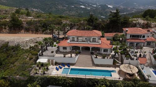 Great Villa with beatiful view and 4 bedrooms more 1000 sqm AREA