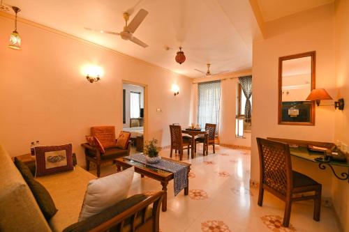 Χώρος καθιστικού στο Om Niwas Suite Hotel