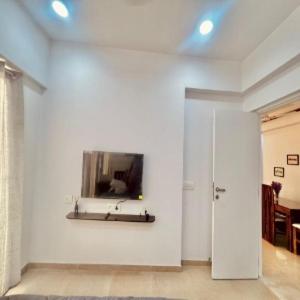 Televisyen dan/atau pusat hiburan di Powai Valley Ventures LLP