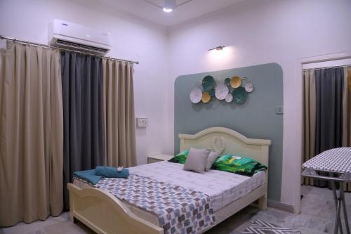 a bedroom with a bed in a room at Siddhartha Enclave 3bhk-Madhapur, Hyderabad in Hyderabad