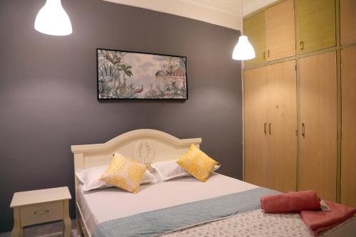 a bedroom with a bed and a picture on the wall at Siddhartha Enclave 3bhk-Madhapur, Hyderabad in Hyderabad
