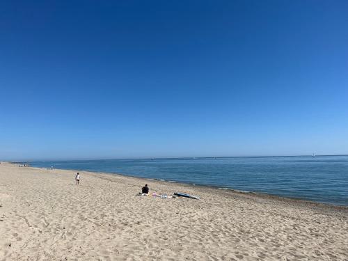 Photo de la galerie de l'établissement Appartement à Saint Cyprien les pieds dans l'eau Vue Mer Piscine, à Saint Cyprien Plage