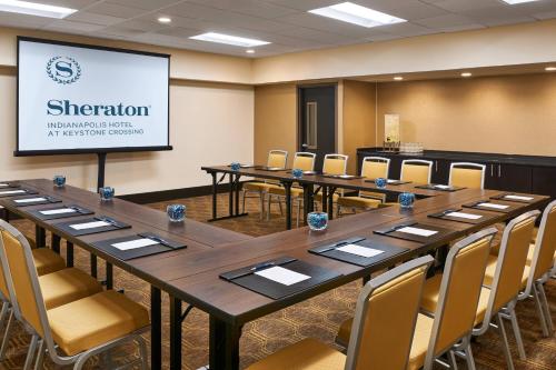 Бизнес-центр и/или конференц-зал в Sheraton Indianapolis Hotel at Keystone Crossing