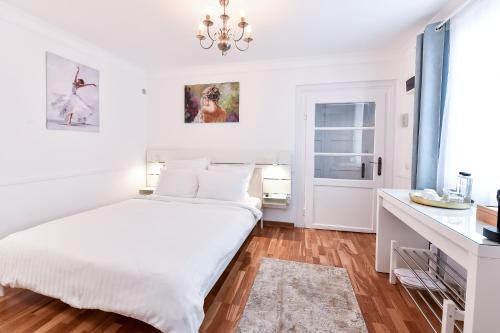 Postel nebo postele na pokoji v ubytování Casa Baritiu - budget