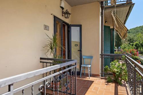 Casa Serena, Radda In Chiantiにあるバルコニーまたはテラス