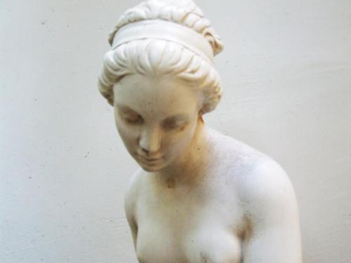 a white statue of a bust of a woman at Eco Art Hotel Statuto in Turin