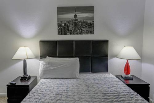 Postel nebo postele na pokoji v ubytování Green Seas Motel