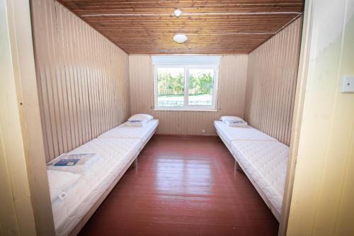 a room with two beds in it with a window at Laulasmäe Puhkebaas in Laulasmaa