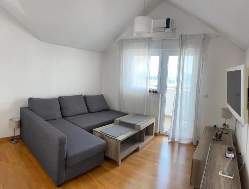 TV a/nebo společenská místnost v ubytování Central View Apartment