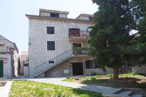 Summer Bay Apartments
