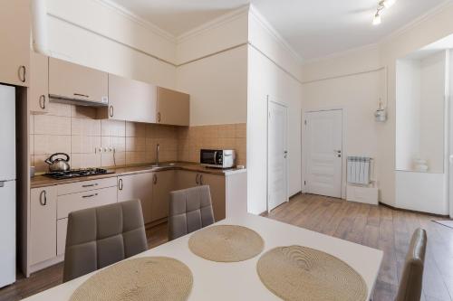 Dapur atau dapur kecil di InshiApartments on Dudajewa str