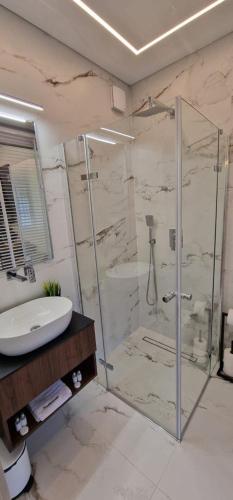 a bathroom with a shower and a sink at Ośrodek Promenada - Grzybek in Jastrzębia Góra