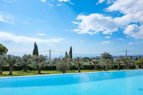 Rez de jardin d'exception sur les hauteurs de Nice