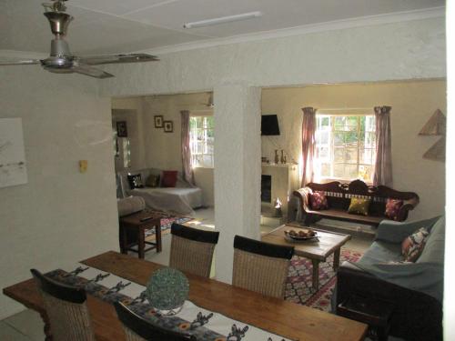 Zona de estar de Leopard Tree Retreat