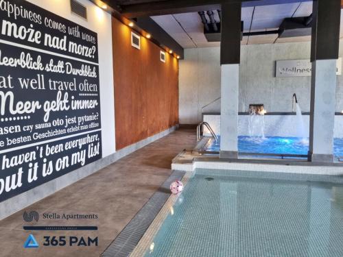 Kolam renang di atau dekat dengan Apartament nr 32 w Mielenku - BASEN ZEWNĘTRZNY, BASEN KRYTY, PLAC ZABAW- 365PAM