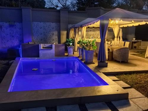 Kolam renang di atau dekat dengan Bryanston Palms Accommodation