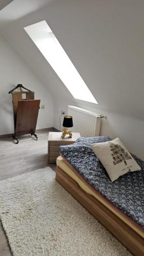 Ένα ή περισσότερα κρεβάτια σε δωμάτιο στο Apartment am Ulmerfelder Marktplatz