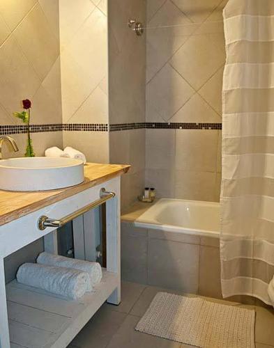 Koupelna v ubytování Pro Hotel
