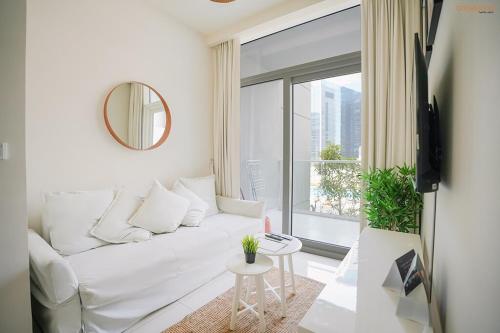 Bnbeyond's Serene Poolside Bliss