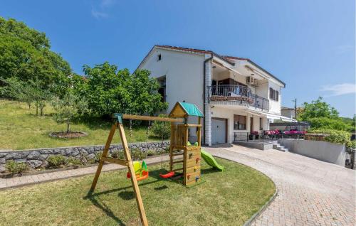 Ο χώρος παιχνιδιού για παιδιά στο Lovely Home In Glavani