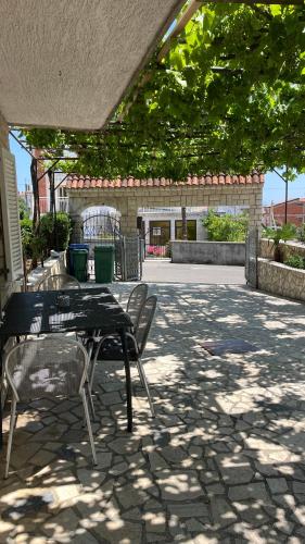 Ivan's Holiday Oasis