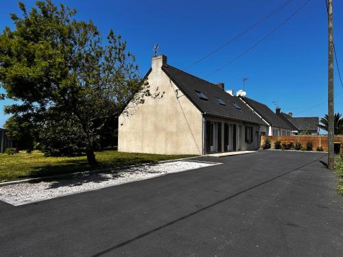 Maison - Réville avec son boulodrome !