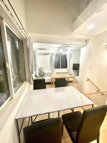新宿エリアの戸建てまるごと貸切 3寝室5ベッド 最大8名 大久保駅12分