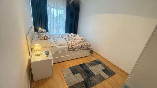 a small bedroom with a bed and a window at Ibolya Nyaralóház Fonyód in Fonyód