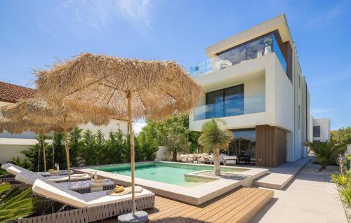 Bazén v ubytování Gorgeous Home In Petrcane With Sauna nebo v jeho okolí