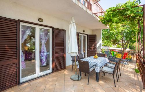 Μπαλκόνι ή βεράντα στο Beautiful Apartment In Pinezici
