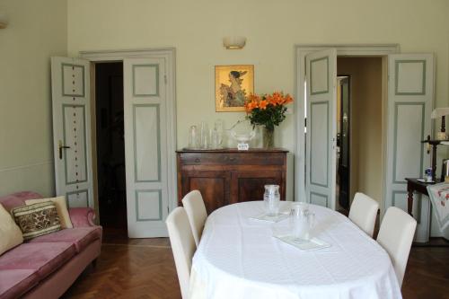 a dining room with a table and a couch at B&B Del Vescovado in Reggio Emilia