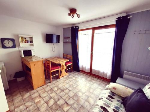 Studio cabine au pied des pistes avec parking et WIFI - FR-1-573-124