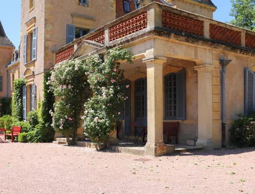 Κήπος έξω από το Le gîte Damas du Château de Vaulx