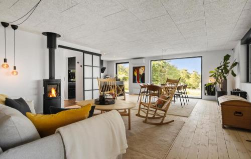 Khu vực ghế ngồi tại Two Bedroom Nice Home In Vejby