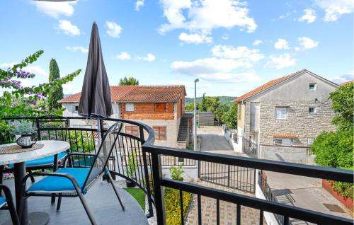 Nice Apartment In Pirovac With Kitchen