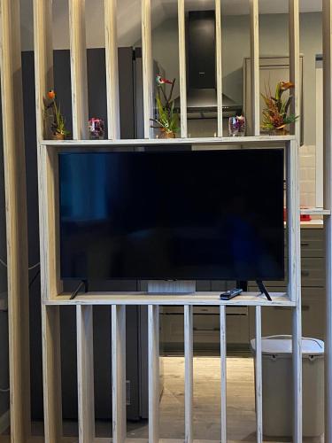Koko homeにあるテレビまたはエンターテインメントセンター