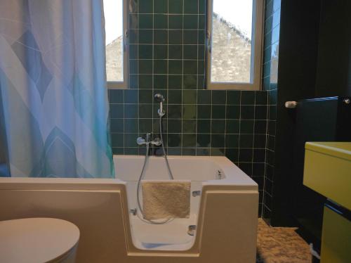Koupelna v ubytování ruhiges Gästezimmer in Messenähe