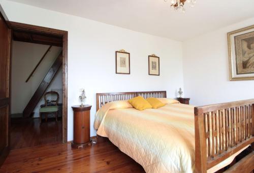 a bedroom with a bed with yellow pillows on it at Ballo Delle Streghe in Montebelluna