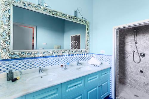 a bathroom with a sink and a mirror at Casale degli Erei in San Michele di Ganzaria