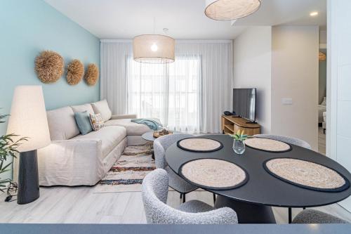 LE2E- Modern new-build flat near the beach