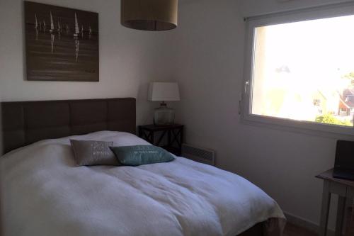 Ένα ή περισσότερα κρεβάτια σε δωμάτιο στο Appartement Villa St Georges à Wimereux au bord de l'eau , vue mer - 4 pers