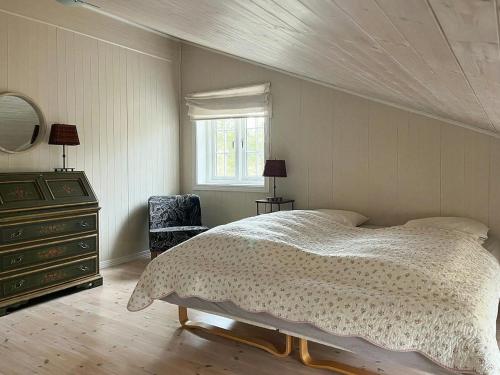 Ένα ή περισσότερα κρεβάτια σε δωμάτιο στο Designer Cabin With Panoramic Views In Hovden
