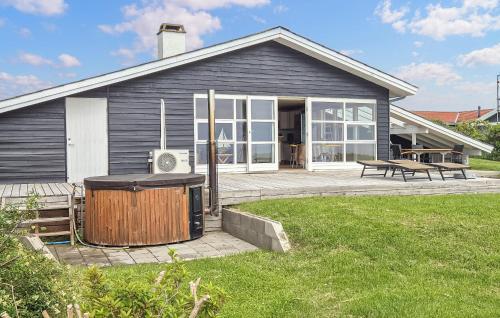 Awesome Home In Slagelse With Wifiにある庭