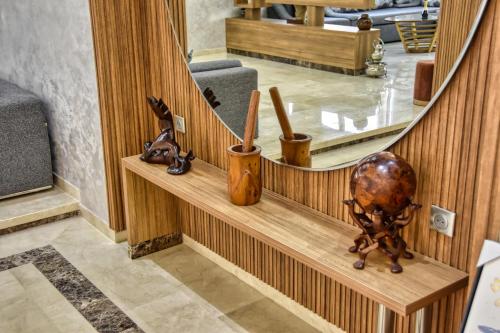 a lobby with a mirror and some sculptures on a shelf at La Villa Del Mar in Agadir